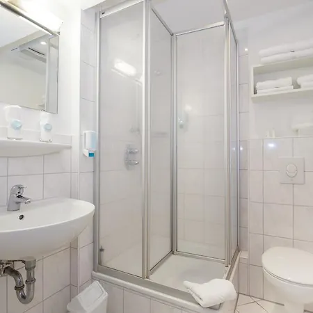 Hotel Kuenstlerherberge 3*